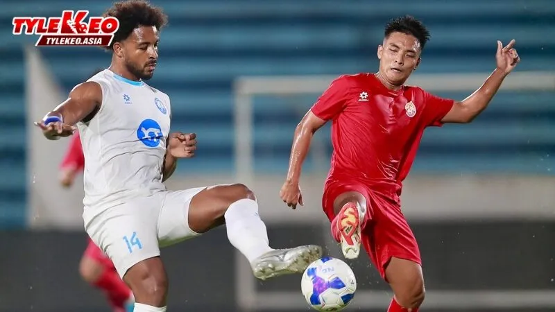 Hình ảnh Nguyễn Xuân Son trở lại trên sân cỏ trong trận thắng của CLB Nam Định